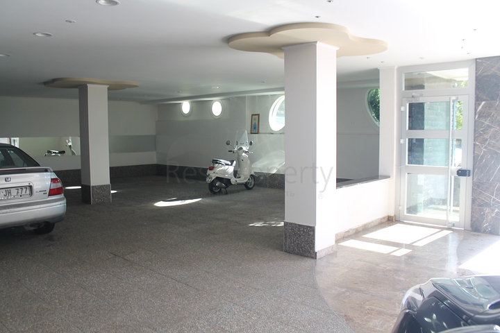 اطلالة بحر وقلعة - شقة عائلية - في مركز الانيا 