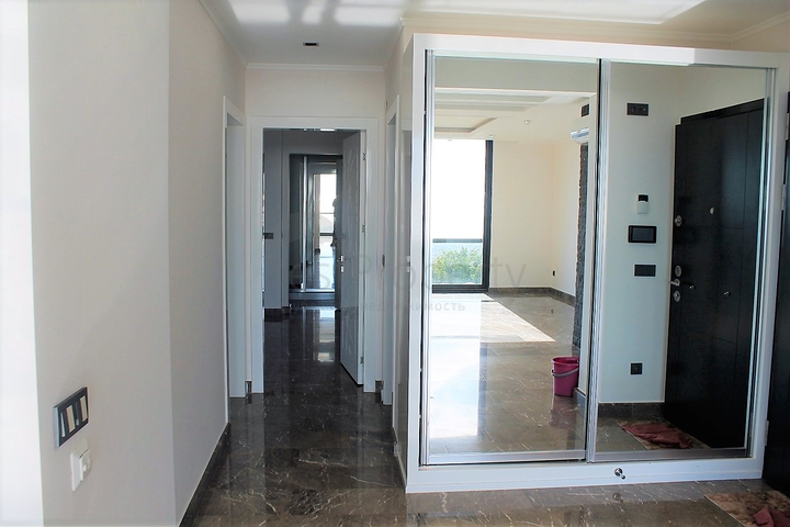 اطلالة بحر وقلعة - شقة عائلية - في مركز الانيا 