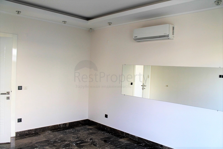 اطلالة بحر وقلعة - شقة عائلية - في مركز الانيا 