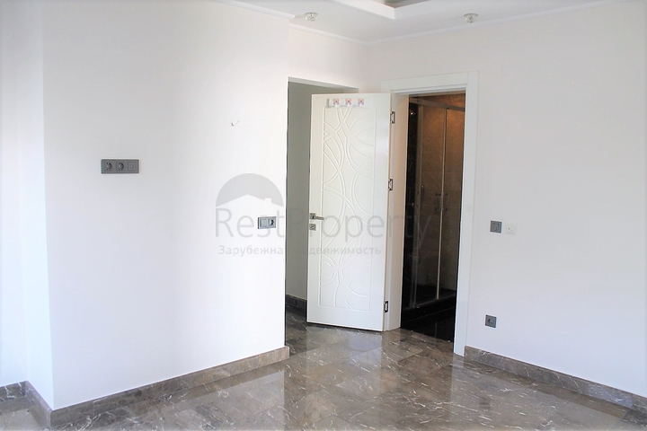 اطلالة بحر وقلعة - شقة عائلية - في مركز الانيا 