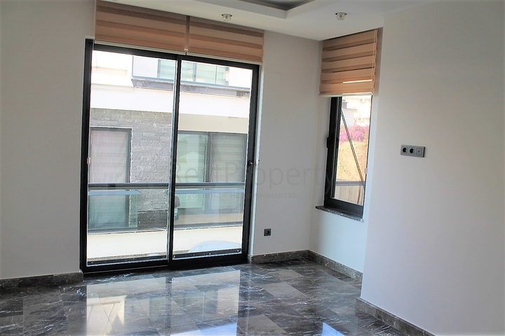 اطلالة بحر وقلعة - شقة عائلية - في مركز الانيا 