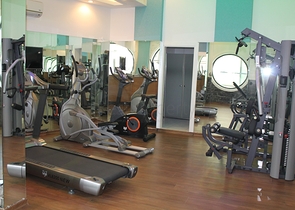 اطلالة بحر وقلعة - شقة عائلية - في مركز الانيا 