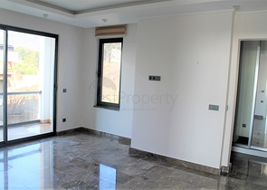 اطلالة بحر وقلعة - شقة عائلية - في مركز الانيا 