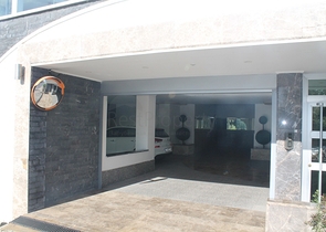 اطلالة بحر وقلعة - شقة عائلية - في مركز الانيا 