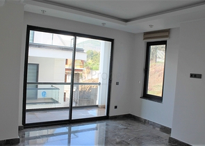 اطلالة بحر وقلعة - شقة عائلية - في مركز الانيا 