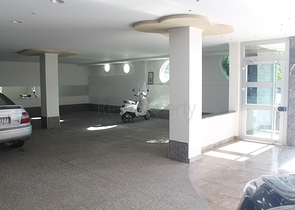 اطلالة بحر وقلعة - شقة عائلية - في مركز الانيا 