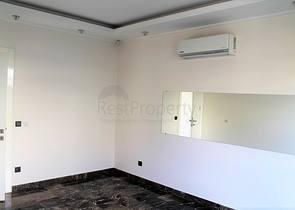 اطلالة بحر وقلعة - شقة عائلية - في مركز الانيا 