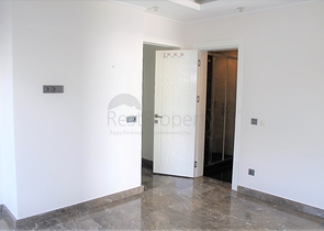 اطلالة بحر وقلعة - شقة عائلية - في مركز الانيا 