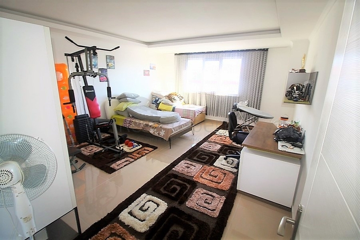 دوبلكس ثلاث غرف وصالة ضمن مجمع سكني حديث في كاستل / الانيا 