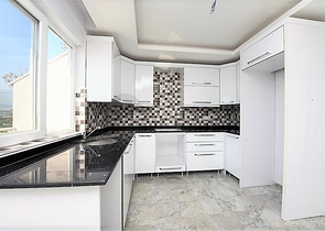 دوبلكس فاخرة - تراس واسع باطلالة بحر - ضمن مجمع سكني في مهموتلار / الانيا 