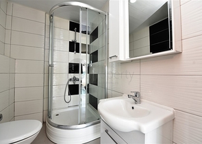 دوبلكس فاخرة - تراس واسع باطلالة بحر - ضمن مجمع سكني في مهموتلار / الانيا 