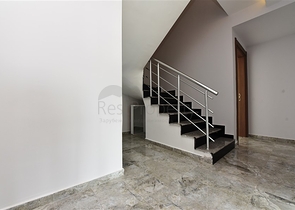 دوبلكس فاخرة - تراس واسع باطلالة بحر - ضمن مجمع سكني في مهموتلار / الانيا 