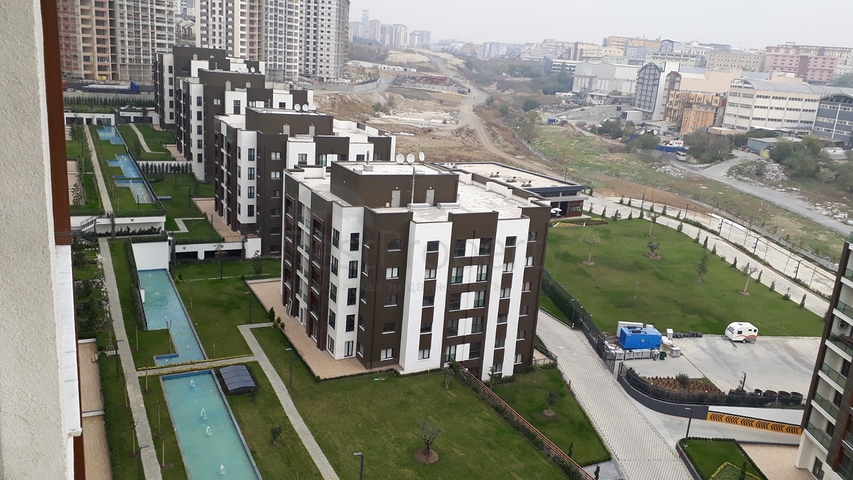 شقق عائلية ضمن مجمع سكني حديث في منطقة بيلك دوزو في اسطنبول 