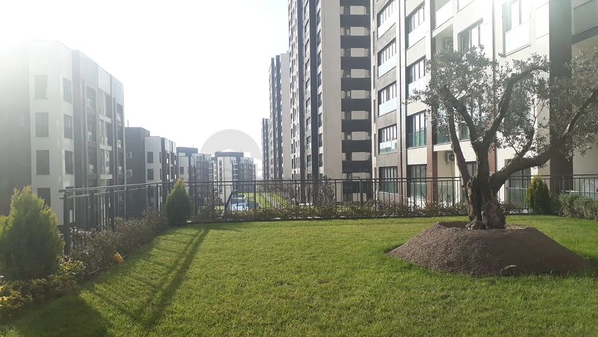 شقق عائلية ضمن مجمع سكني حديث في منطقة بيلك دوزو في اسطنبول 