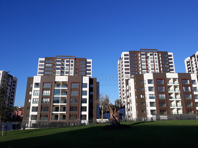 شقق عائلية ضمن مجمع سكني حديث في منطقة بيلك دوزو في اسطنبول 