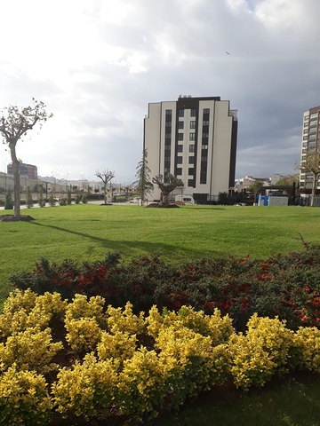 شقق عائلية ضمن مجمع سكني حديث في منطقة بيلك دوزو في اسطنبول 