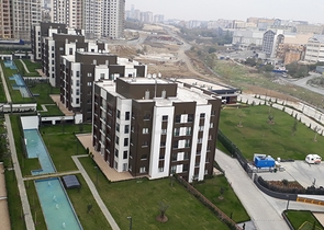 شقق عائلية ضمن مجمع سكني حديث في منطقة بيلك دوزو في اسطنبول 