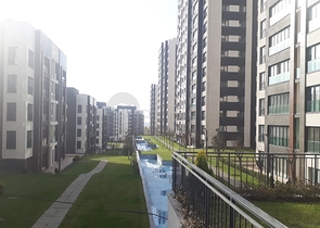 شقق عائلية ضمن مجمع سكني حديث في منطقة بيلك دوزو في اسطنبول 