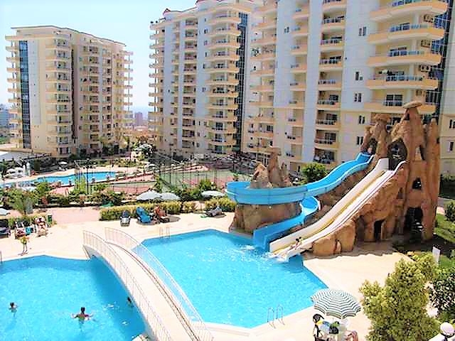 اطلالة ساحرة - شقة عائلية واسعة - ضمن مجمع سكني في الانيا - مهموتلار 