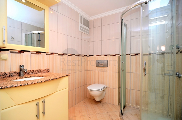 اطلالة ساحرة - شقة عائلية واسعة - ضمن مجمع سكني في الانيا - مهموتلار 