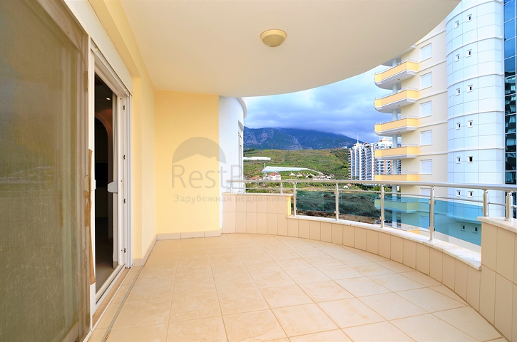 اطلالة ساحرة - شقة عائلية واسعة - ضمن مجمع سكني في الانيا - مهموتلار 