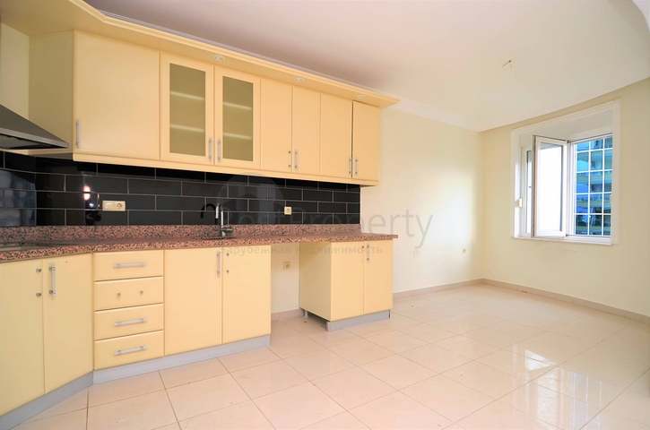 اطلالة ساحرة - شقة عائلية واسعة - ضمن مجمع سكني في الانيا - مهموتلار 