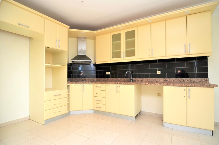 اطلالة ساحرة - شقة عائلية واسعة - ضمن مجمع سكني في الانيا - مهموتلار 