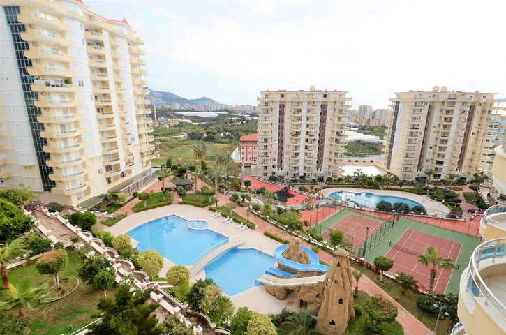 اطلالة ساحرة - شقة عائلية واسعة - ضمن مجمع سكني في الانيا - مهموتلار 