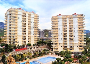 اطلالة ساحرة - شقة عائلية واسعة - ضمن مجمع سكني في الانيا - مهموتلار 