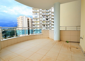 اطلالة ساحرة - شقة عائلية واسعة - ضمن مجمع سكني في الانيا - مهموتلار 