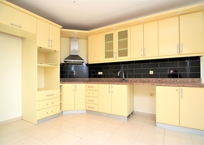 اطلالة ساحرة - شقة عائلية واسعة - ضمن مجمع سكني في الانيا - مهموتلار 