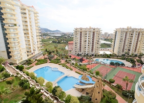 اطلالة ساحرة - شقة عائلية واسعة - ضمن مجمع سكني في الانيا - مهموتلار 