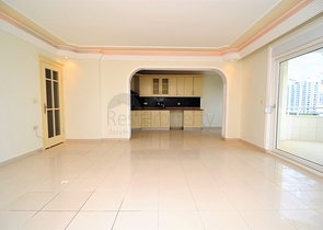 اطلالة ساحرة - شقة عائلية واسعة - ضمن مجمع سكني في الانيا - مهموتلار 