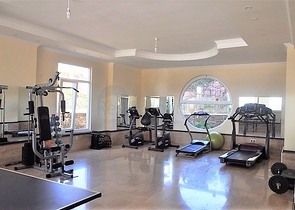 اطلالة ساحرة - شقة عائلية واسعة - ضمن مجمع سكني في الانيا - مهموتلار 