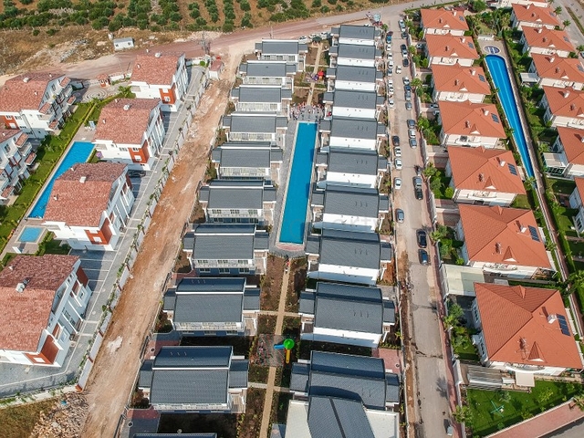 فلل 4 + 1 في مجمع دوشمالتي أنطاليا