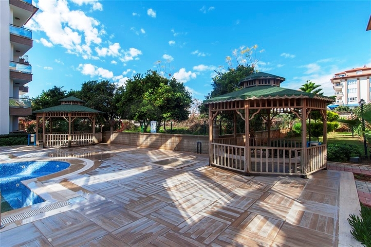 دوبلكس واسعة اربع عرف وصالة ضمن مجمع سكني يضم كافة الخدمات في كاستل / الانيا 