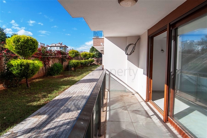 دوبلكس واسعة اربع عرف وصالة ضمن مجمع سكني يضم كافة الخدمات في كاستل / الانيا 