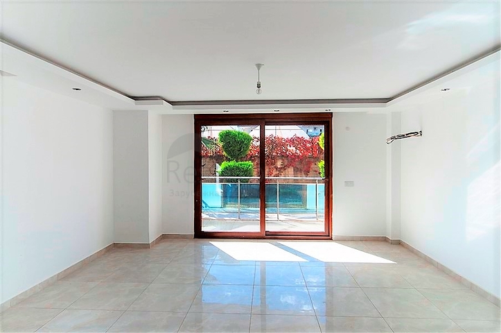 دوبلكس واسعة اربع عرف وصالة ضمن مجمع سكني يضم كافة الخدمات في كاستل / الانيا 