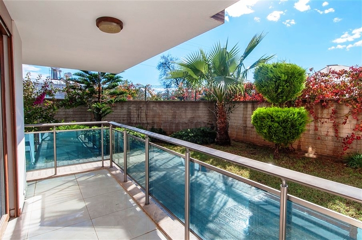 دوبلكس واسعة اربع عرف وصالة ضمن مجمع سكني يضم كافة الخدمات في كاستل / الانيا 