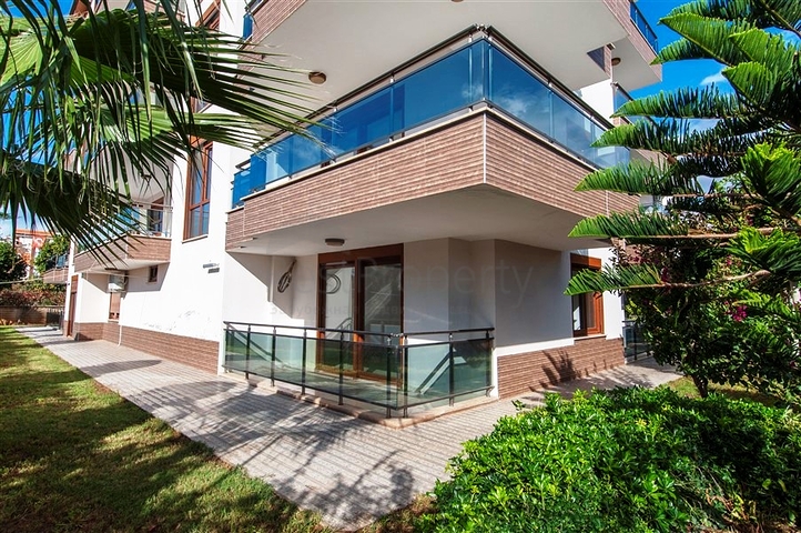 دوبلكس واسعة اربع عرف وصالة ضمن مجمع سكني يضم كافة الخدمات في كاستل / الانيا 