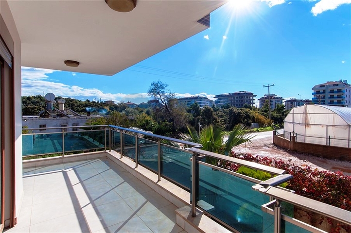 دوبلكس واسعة اربع عرف وصالة ضمن مجمع سكني يضم كافة الخدمات في كاستل / الانيا 