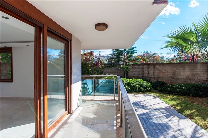 دوبلكس واسعة اربع عرف وصالة ضمن مجمع سكني يضم كافة الخدمات في كاستل / الانيا 