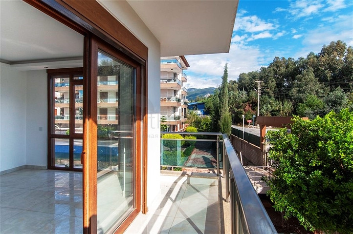 دوبلكس واسعة اربع عرف وصالة ضمن مجمع سكني يضم كافة الخدمات في كاستل / الانيا 