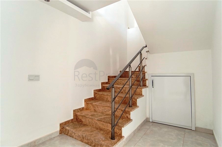 دوبلكس واسعة اربع عرف وصالة ضمن مجمع سكني يضم كافة الخدمات في كاستل / الانيا 