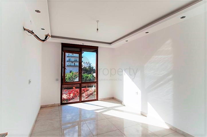 دوبلكس واسعة اربع عرف وصالة ضمن مجمع سكني يضم كافة الخدمات في كاستل / الانيا 