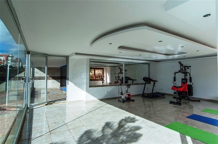 دوبلكس واسعة اربع عرف وصالة ضمن مجمع سكني يضم كافة الخدمات في كاستل / الانيا 