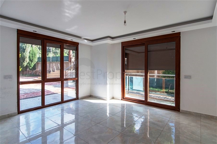 دوبلكس واسعة اربع عرف وصالة ضمن مجمع سكني يضم كافة الخدمات في كاستل / الانيا 