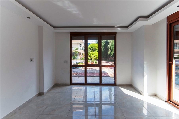 دوبلكس واسعة اربع عرف وصالة ضمن مجمع سكني يضم كافة الخدمات في كاستل / الانيا 