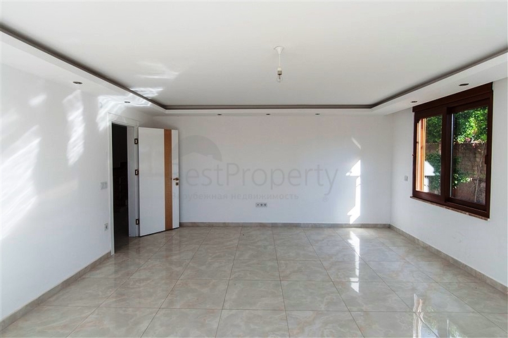 دوبلكس واسعة اربع عرف وصالة ضمن مجمع سكني يضم كافة الخدمات في كاستل / الانيا 