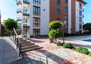 دوبلكس واسعة اربع عرف وصالة ضمن مجمع سكني يضم كافة الخدمات في كاستل / الانيا 